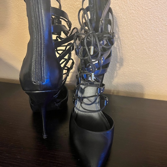 Steve Madden black leather pump. Ties up the front and zips up the back. - Picture 2 of 3